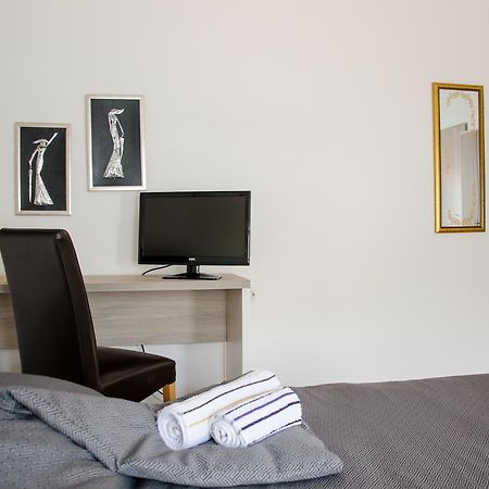 Guesthouse Unique ซาราเยโว ภายนอก รูปภาพ
