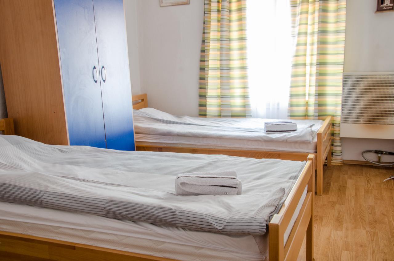 Guesthouse Unique ซาราเยโว ภายนอก รูปภาพ