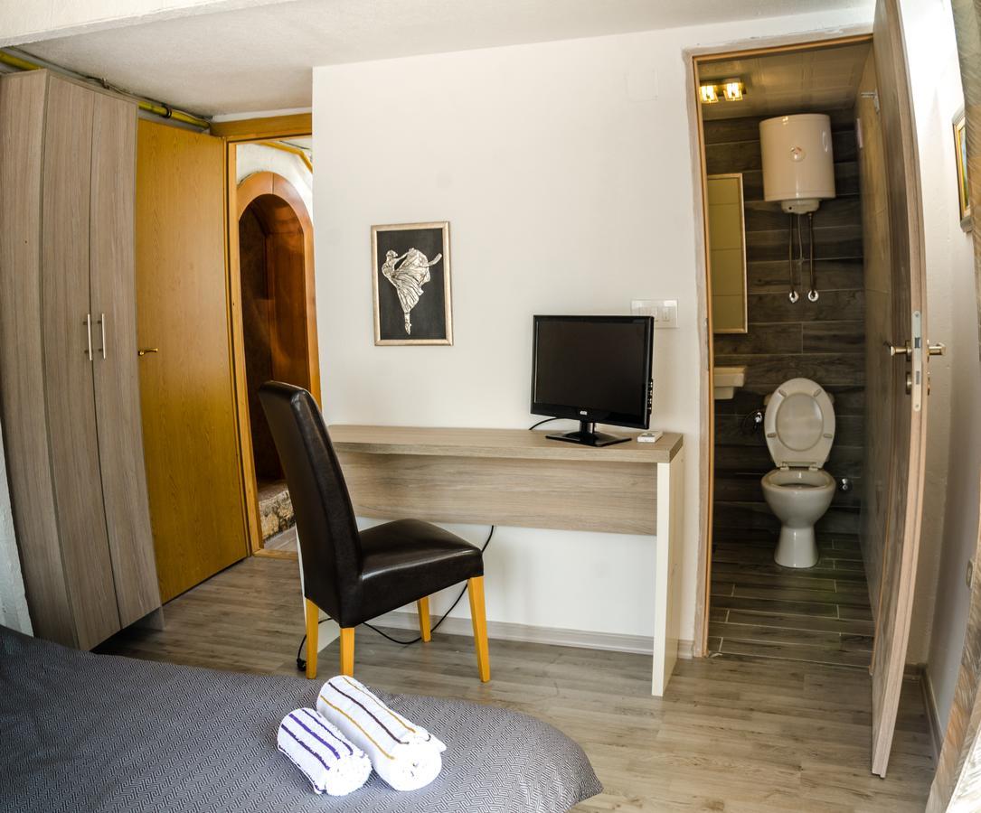 Guesthouse Unique ซาราเยโว ภายนอก รูปภาพ