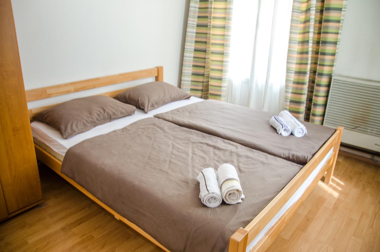 Guesthouse Unique ซาราเยโว ภายนอก รูปภาพ